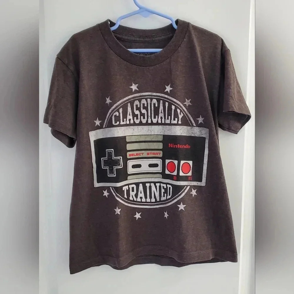 Nintendo graphic top